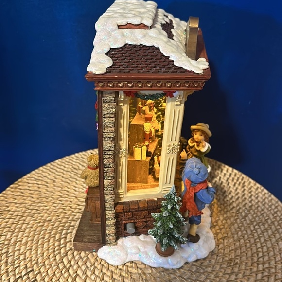 Kirkland Signature Christmas "Toy Store" Windowpane Musical Lighted Waterglobe - Picture 7 of 7
